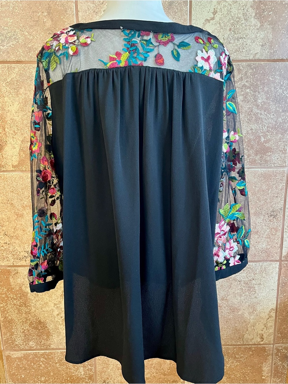Umgee Embroidered Floral Black Mesh Kimono & Top Set M/L, XL - Picture 5 of 16
